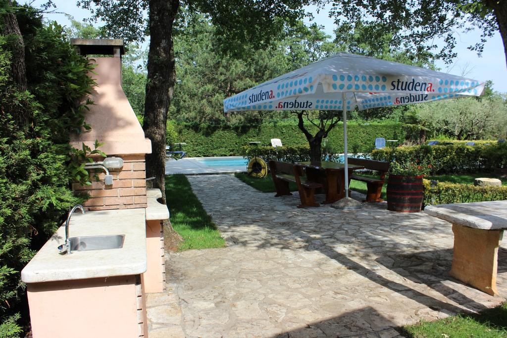 Aqua Family Apartments Karigador Esterno foto